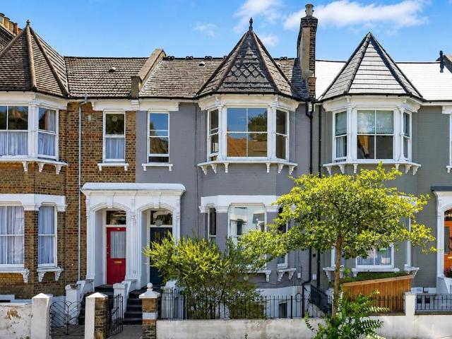 Flat for sale in Clapton, Upper Clapton