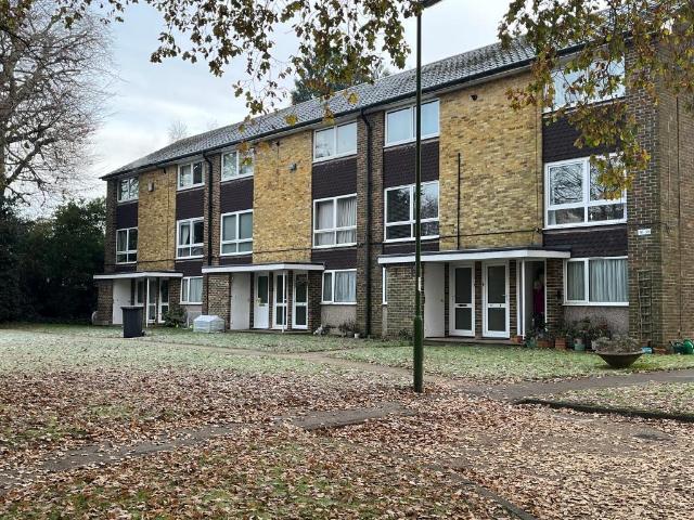 Flat for sale in Roffey, Horsham