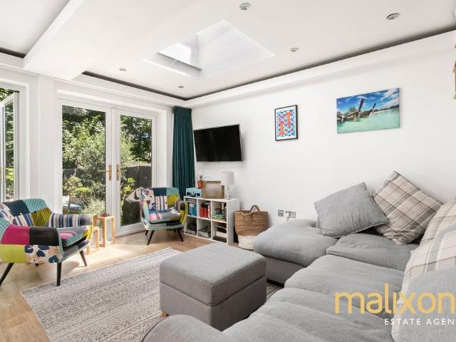 Flat for sale in London Borough of Merton, Mitcham