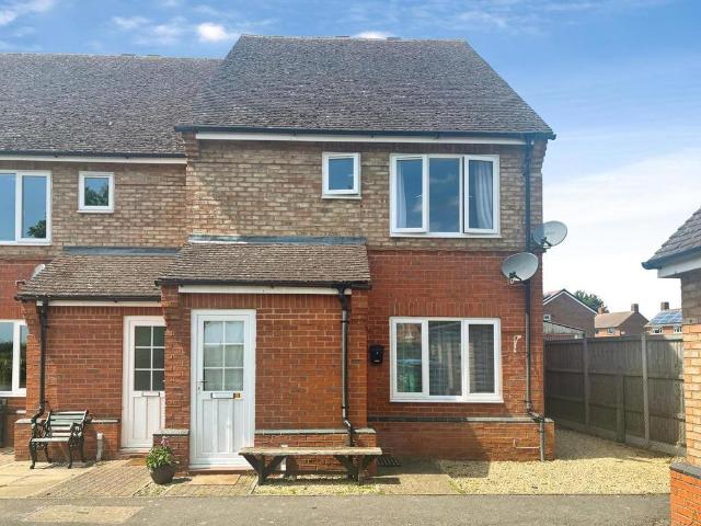 Flat for sale in Marsh Gibbon, Buckinghamshire