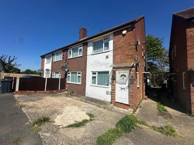 Flat for sale in London Borough of Hounslow, Greater London