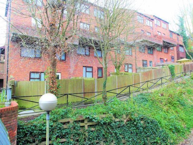 Flat for sale in Farley Hill, Spring Park
