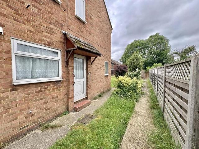 Flat for sale in Yeading, Greater London