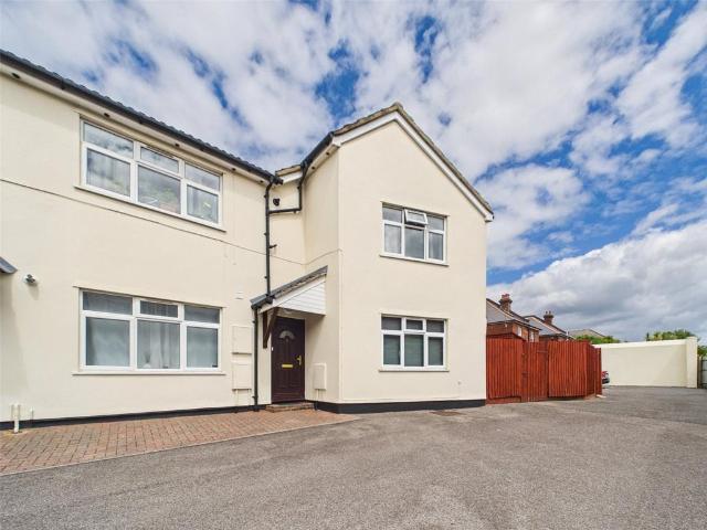 Flat for sale in Pokesdown, Bournemouth
