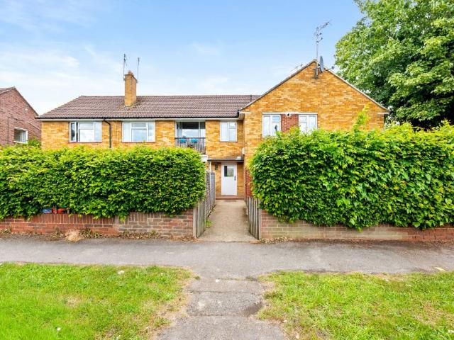 Flat for sale in Woodhatch, Red Hill