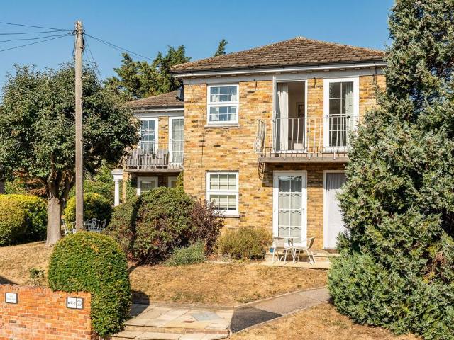 Flat for sale in Kings Hill, Colliers End