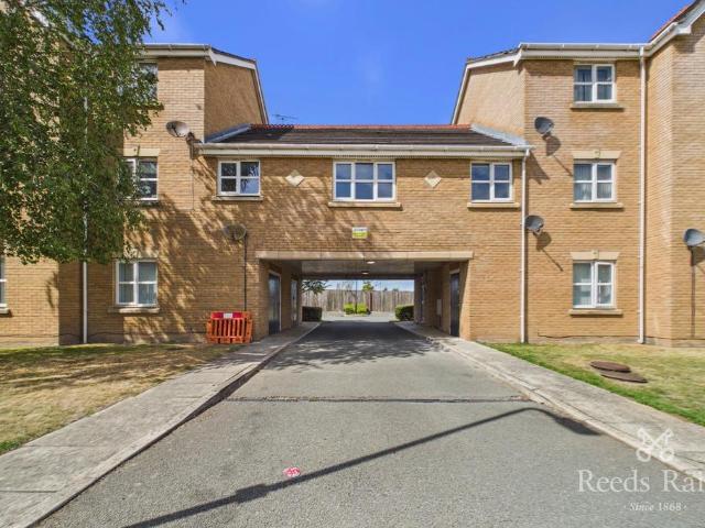 Flat for sale in Deysbrook, Calderstones