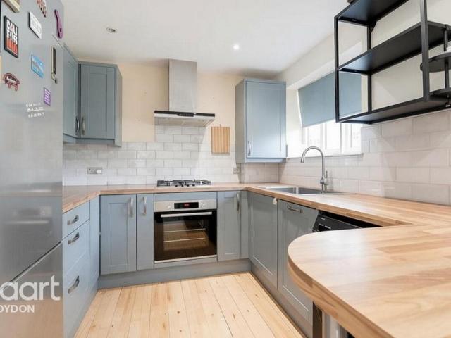 Flat for sale in London Borough of Croydon, Greater London