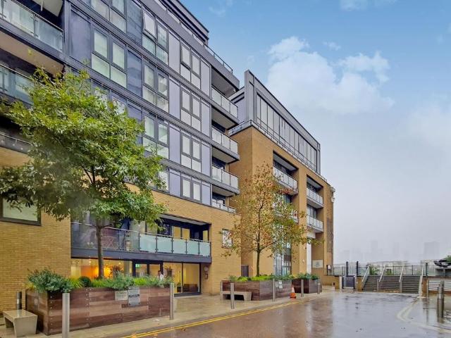 Flat for sale in Borthwick Wharf, Greater London