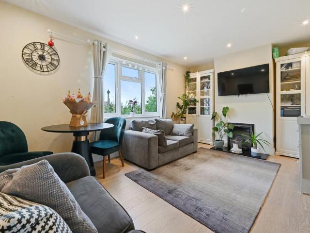 Flat for sale in West Finchley, Isle Of Man