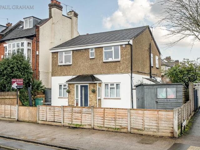 Flat for sale in The Wrythe, Greater London
