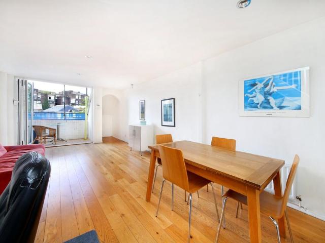 Flat for sale in Battersea, Greater London