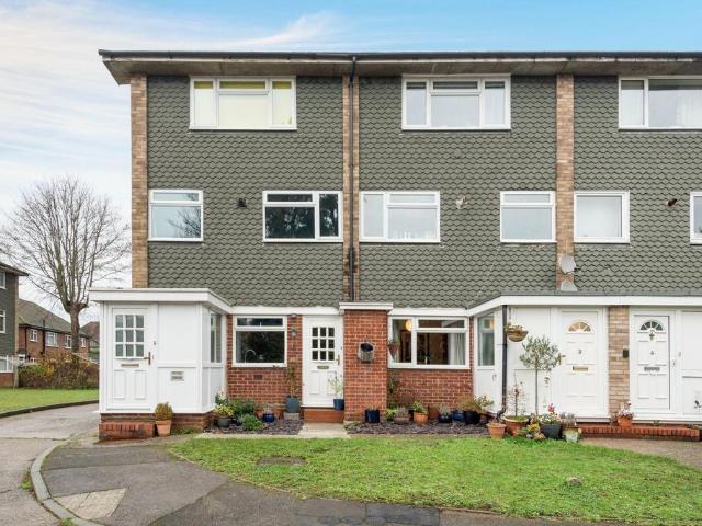 Flat for sale in Farnborough, Hampshire