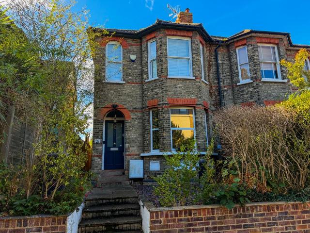Flat for sale in Chertsey, Runnymede