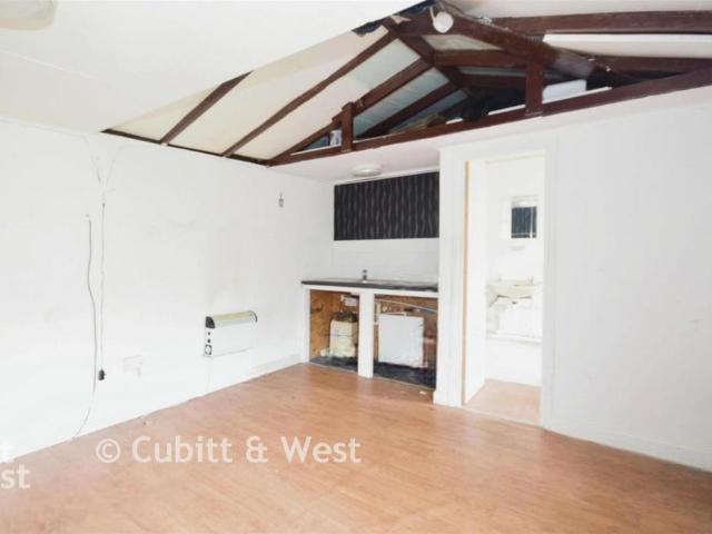 Flat for sale in Red Hill, Surrey