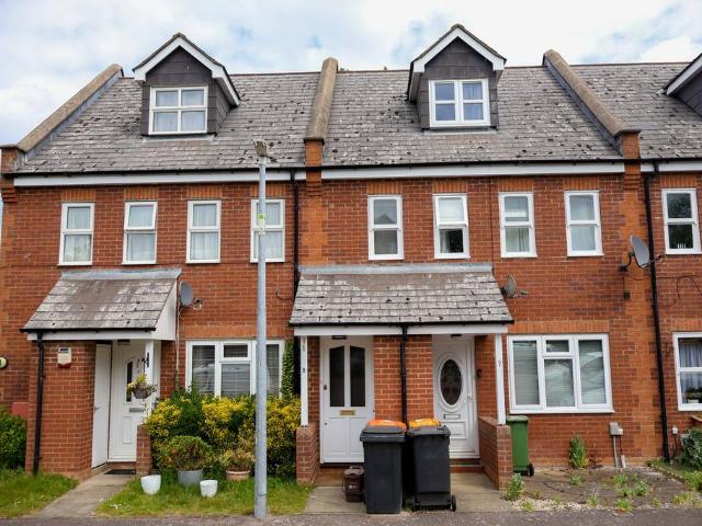 Flat for sale in California, Dunstable