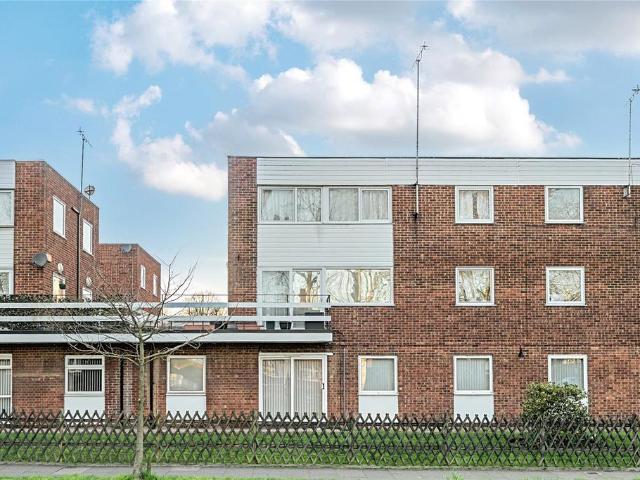 Flat for sale in Green Street Green, Greater London