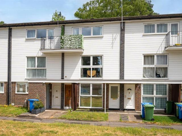Flat for sale in Easthampstead, Bracknell