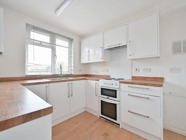 Flat for sale in Stanborough, Fretherne
