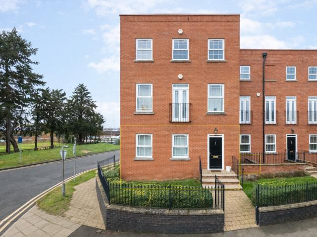 Flat for sale in Market Harborough, Harborough