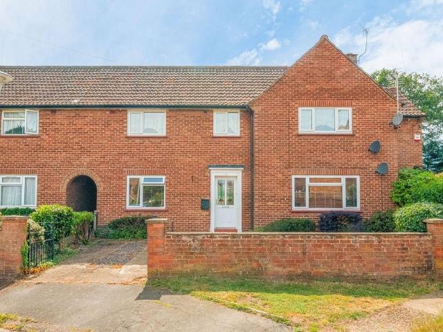 Flat for sale in Iver, Iver Heath