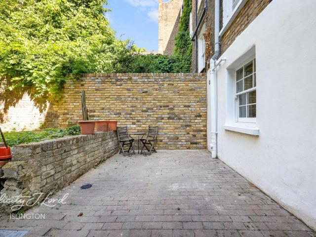 Flat for sale in Hoxton, Greater London