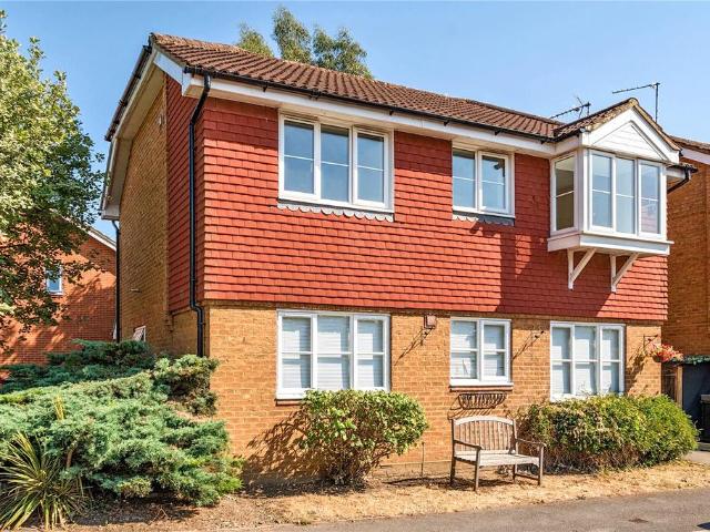 Flat for sale in Elmbridge, Surrey