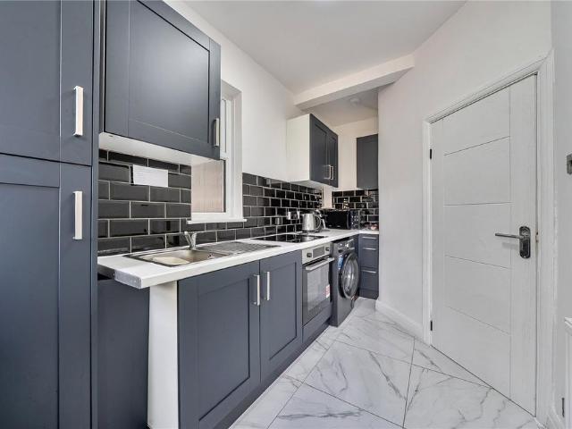 Flat for sale in Upper Sydenham, Greater London