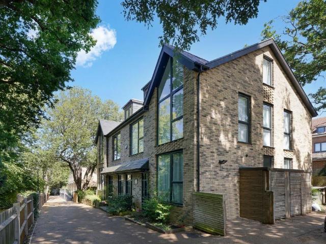 Flat for sale in London Borough of Croydon, Upper Norwood