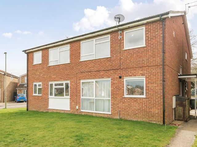 Flat for sale in Berrick Salome, Oxfordshire