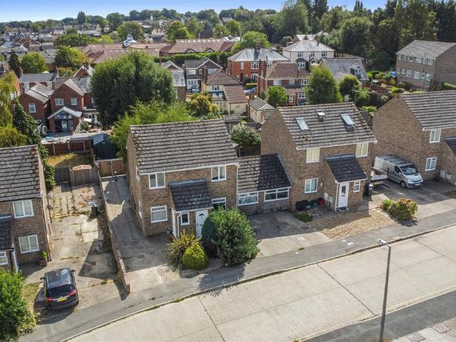 Flat for sale in Lawford, Dale Hill