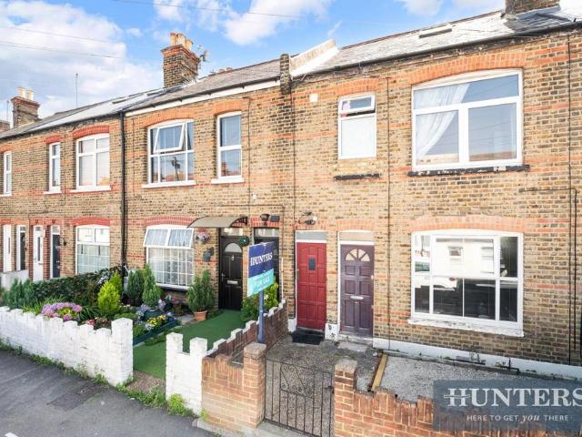 Flat for sale in Worcester Park, Greater London