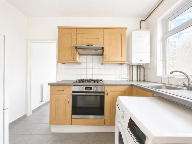 Flat for sale in London Borough of Hounslow, Greater London