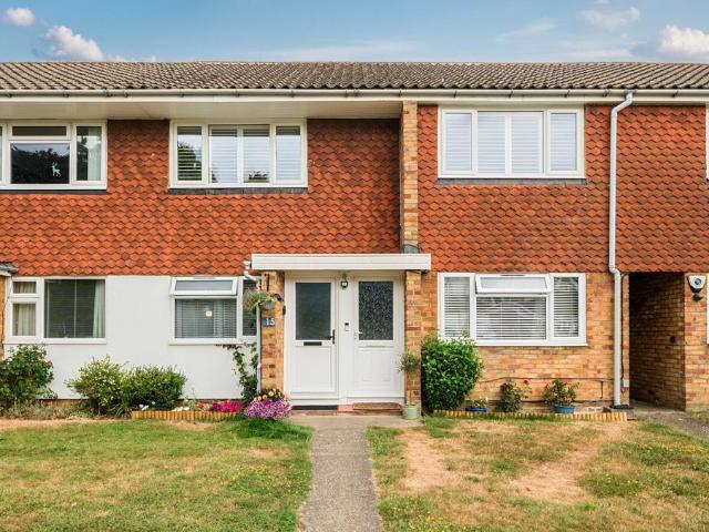 Flat for sale in Farnborough, Greater London