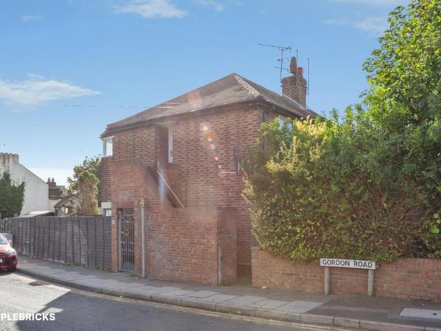 Flat for sale in Rosherville, Gravesham
