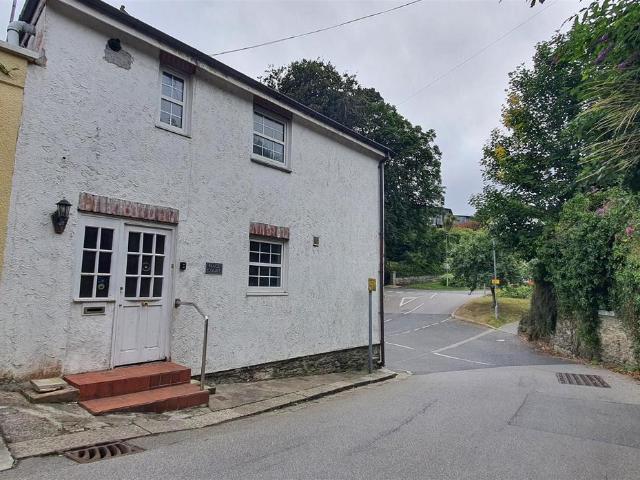 Flat for sale in Fowey, Cornwall