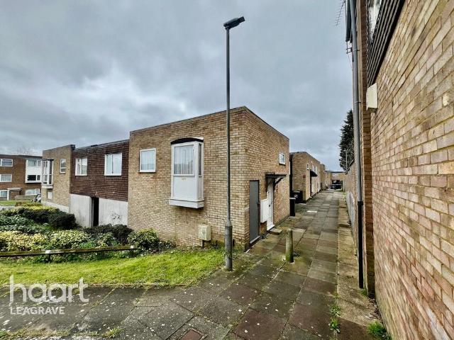 Flat for sale in Sundon Park, Luton