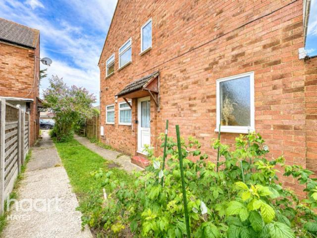 Flat for sale in Yeading, Greater London