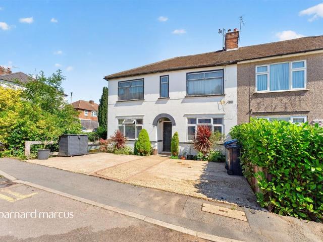 Flat for sale in Brunswick Park, Greater London