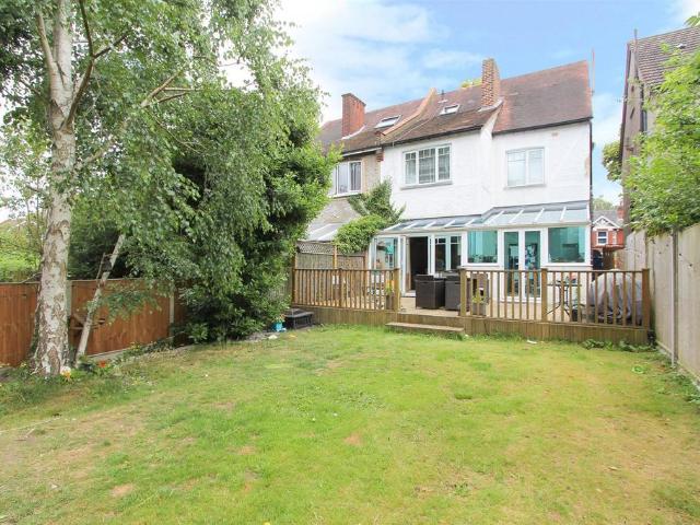 Flat for sale in Wallington, Greater London
