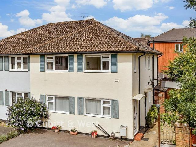 Flat for sale in Red Hill, Surrey