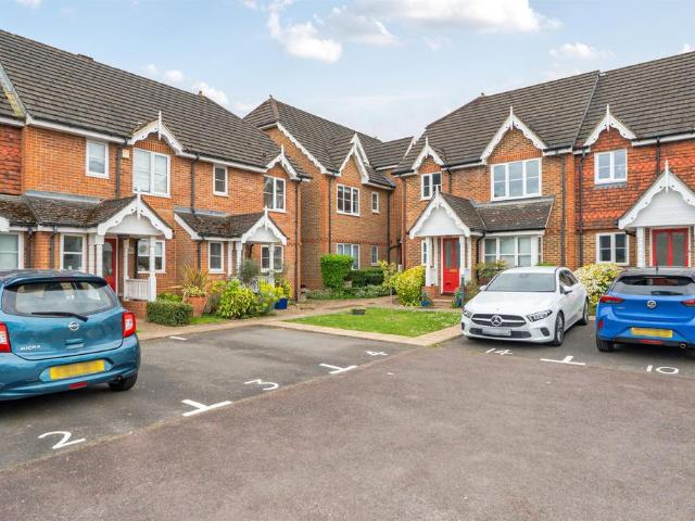Flat for sale in Furze Platt, Maidenhead