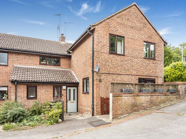 Flat for sale in Oaklands, Fretherne