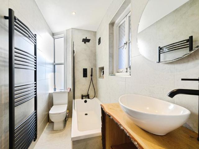 Flat for sale in Gatton, Red Hill