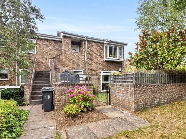 Flat for sale in London Borough of Croydon, Forestdale