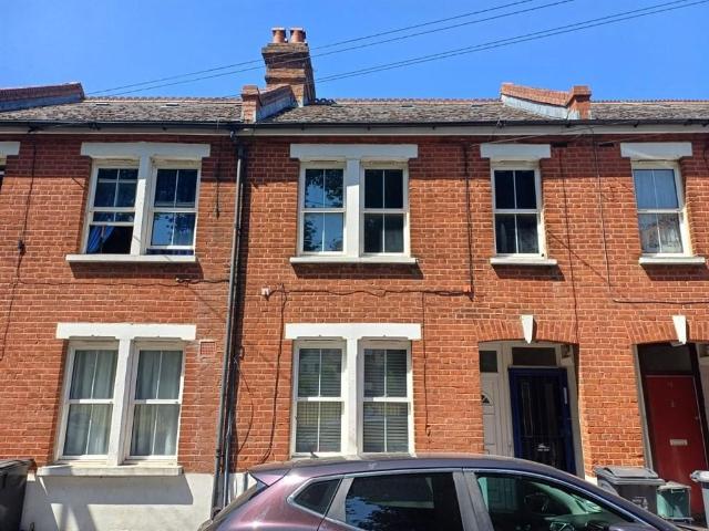 Flat for sale in London Borough of Croydon, Selhurst