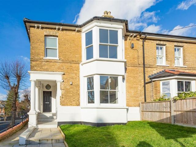 Flat for sale in High Wycombe Community Board, High Wycombe