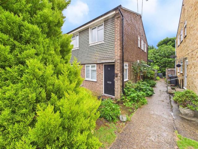 Flat for sale in London Borough of Croydon, Selsdon