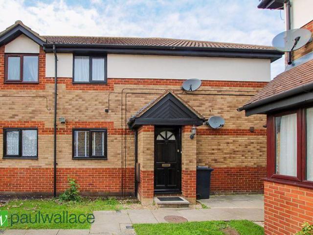 Flat for sale in Churchgate, Broxbourne