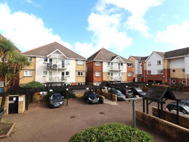 Flat for sale in Nangreaves, Wales